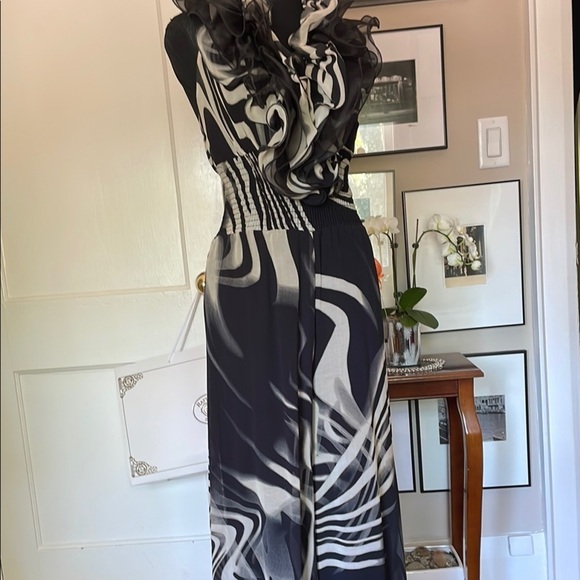 Elegant Black and White Halter-Top Jumpsuit with Ruffled Detail - Picture 6 of 16